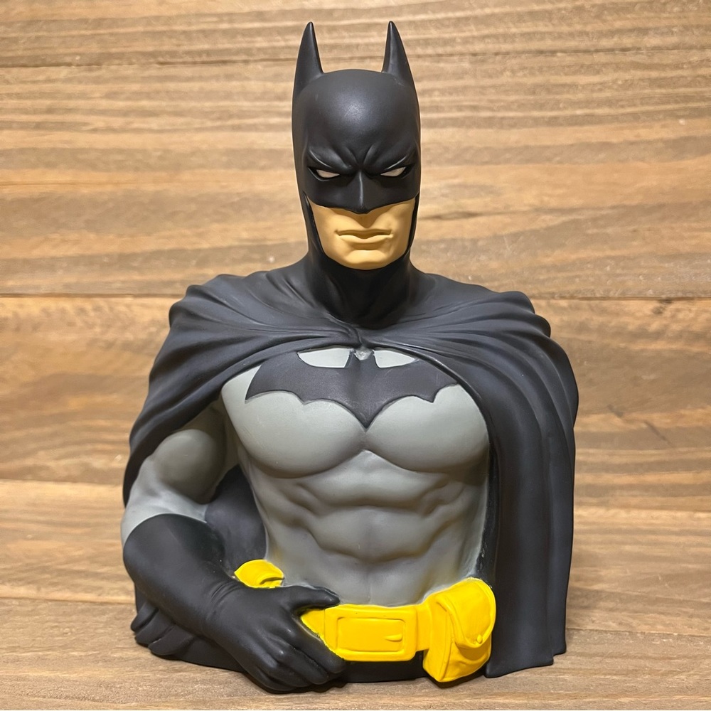 DC Comics | Warner Bros.| Monogram Masterworks | Batman bust vinyl coin bank